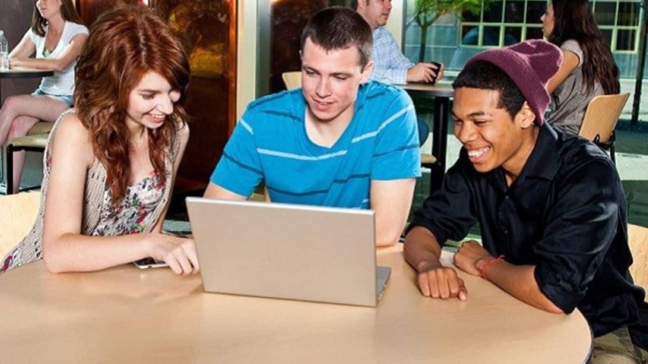 Biz Tips: 3 Ways To Protect Your Privacy on Social Media | BizAtomic How to Protect Your Privacy on Social Media Platforms